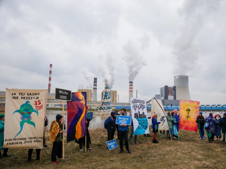 Protest pod elektrownią Kozienice, która planuje konwersję na gaz Fot. Stan Barański